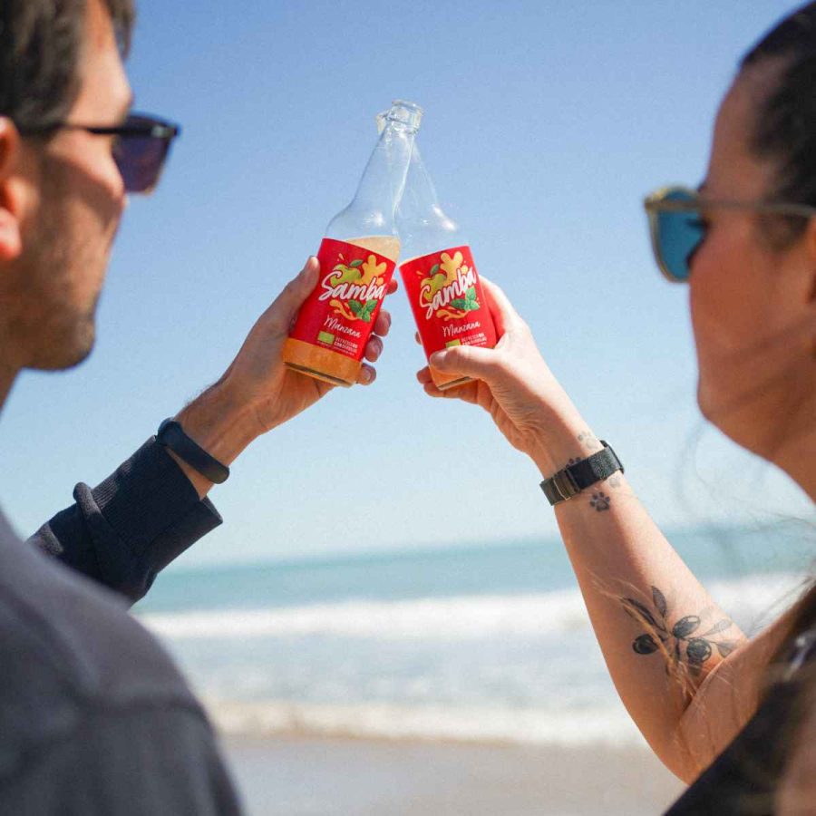 Ampolla i got de Samba, refresc ecològic de poma amb gel